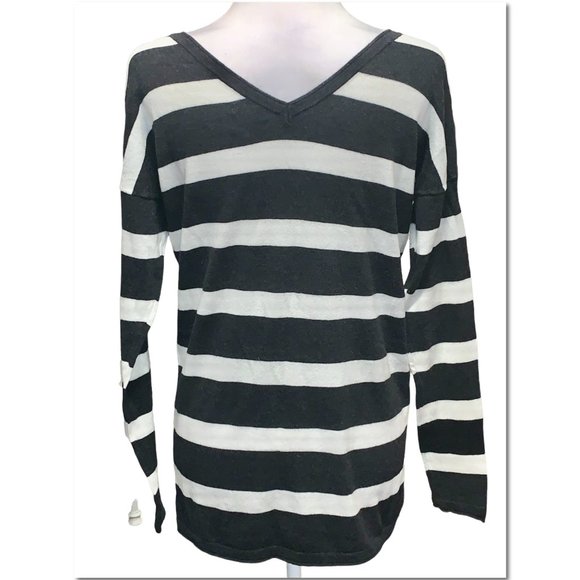 Old Navy Long Sleeve Striped V Neck Sweater Dark Gray and White Size Medium EUC - Picture 2 of 6